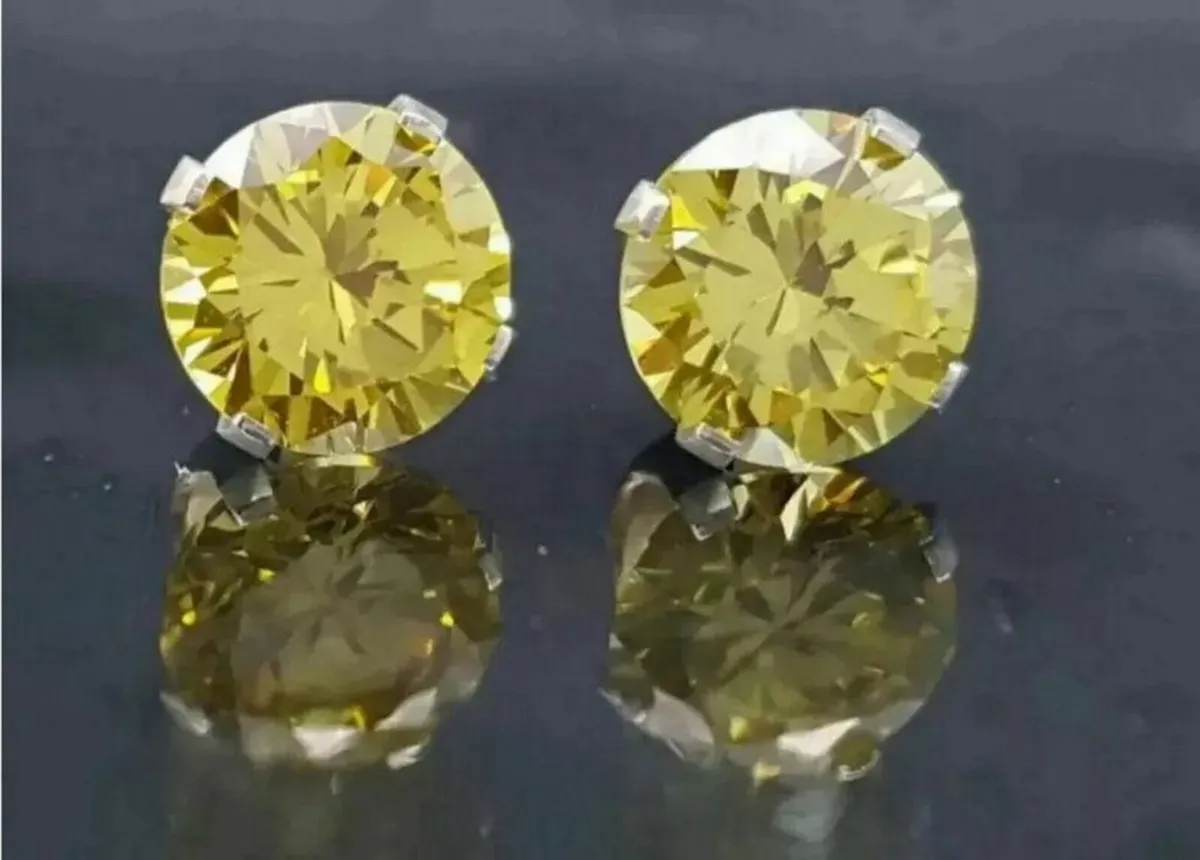 Vintage Gold 'Champagne Sapphire' Solitaires - Image 3