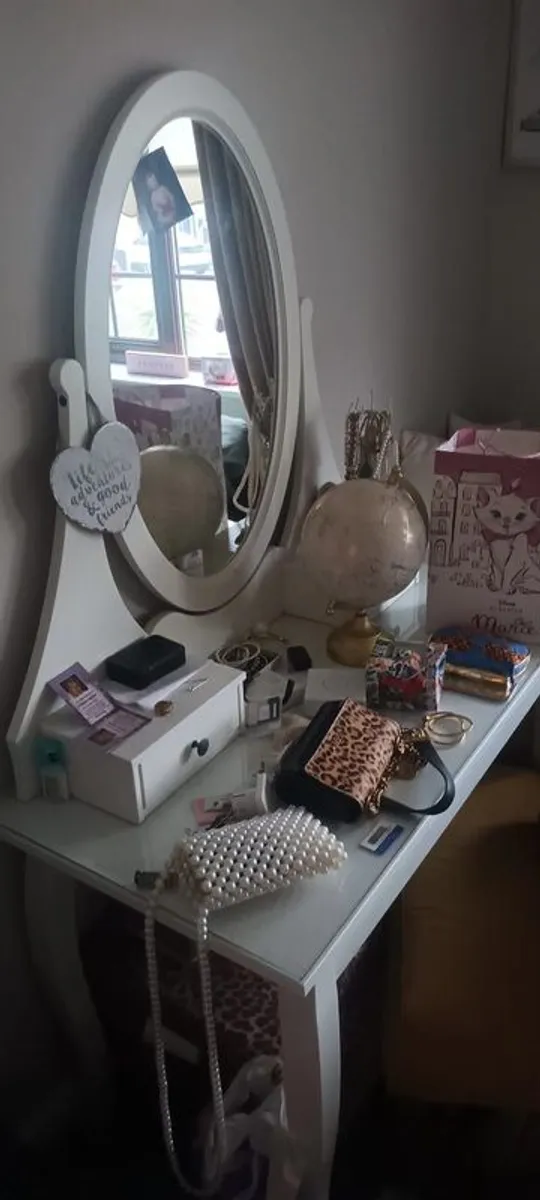 Cream leather sofa & chair & dressing table - Image 3