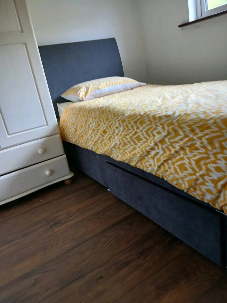 Single bed and single mattress - Image 1