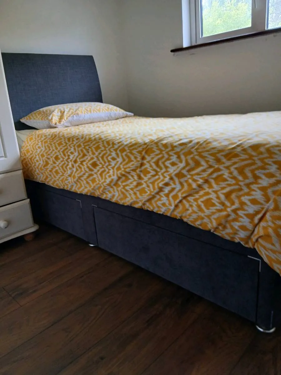 Single bed and single mattress - Image 2