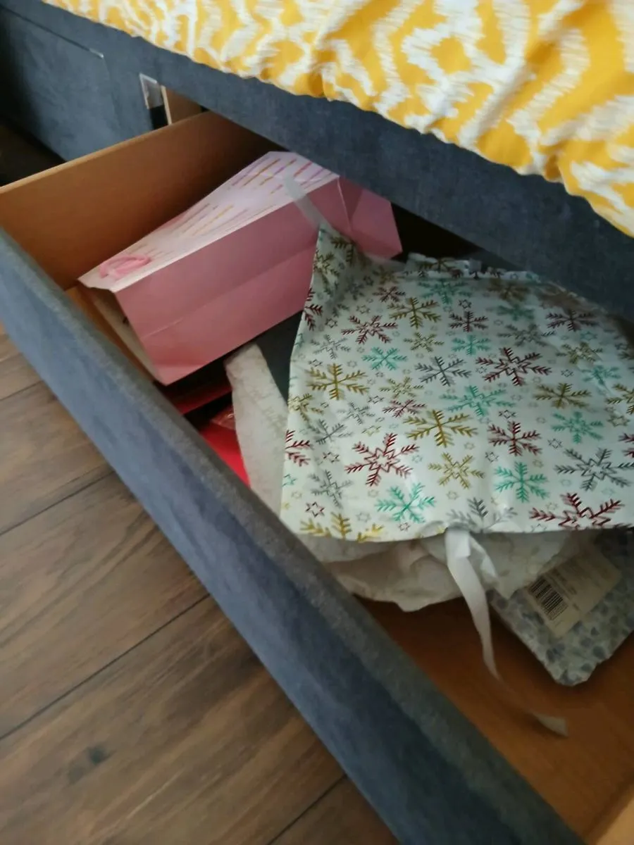 Single bed and single mattress - Image 4