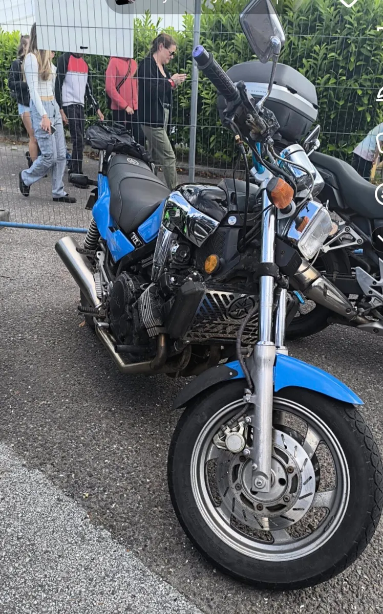 Yamaha FZX 750 - Image 1