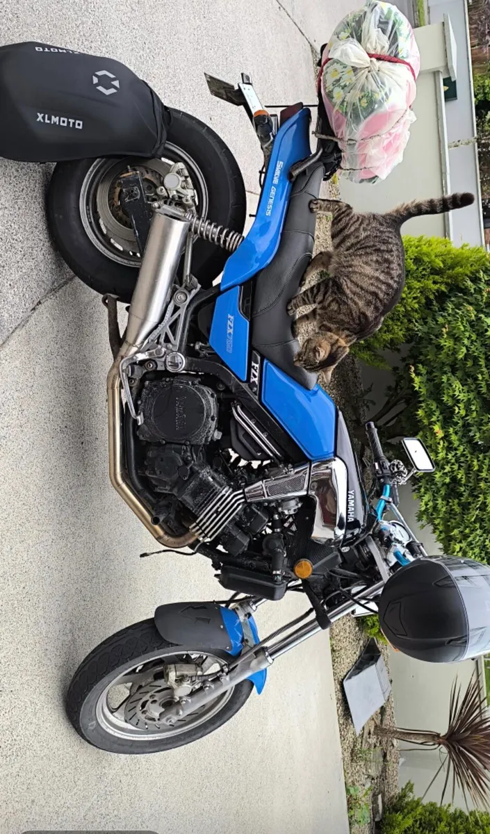 Yamaha FZX 750 - Image 2