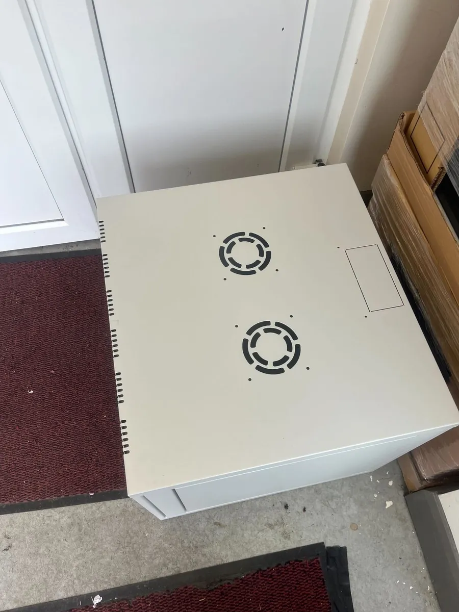 Wallnet Series 9 U-Rack Server Cabinet - Image 2