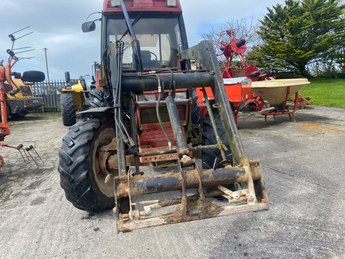 Case 895 and loader - Image 4