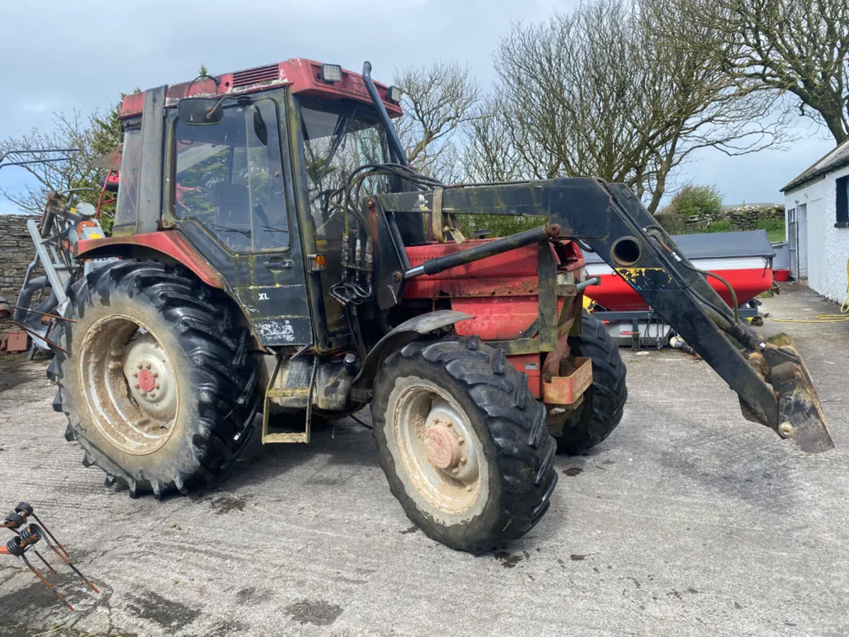 Case 895 and loader - Image 1