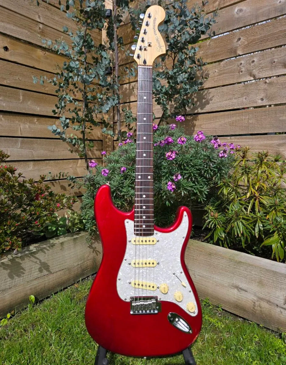 Squier Standard Series Stratocaster - Image 1