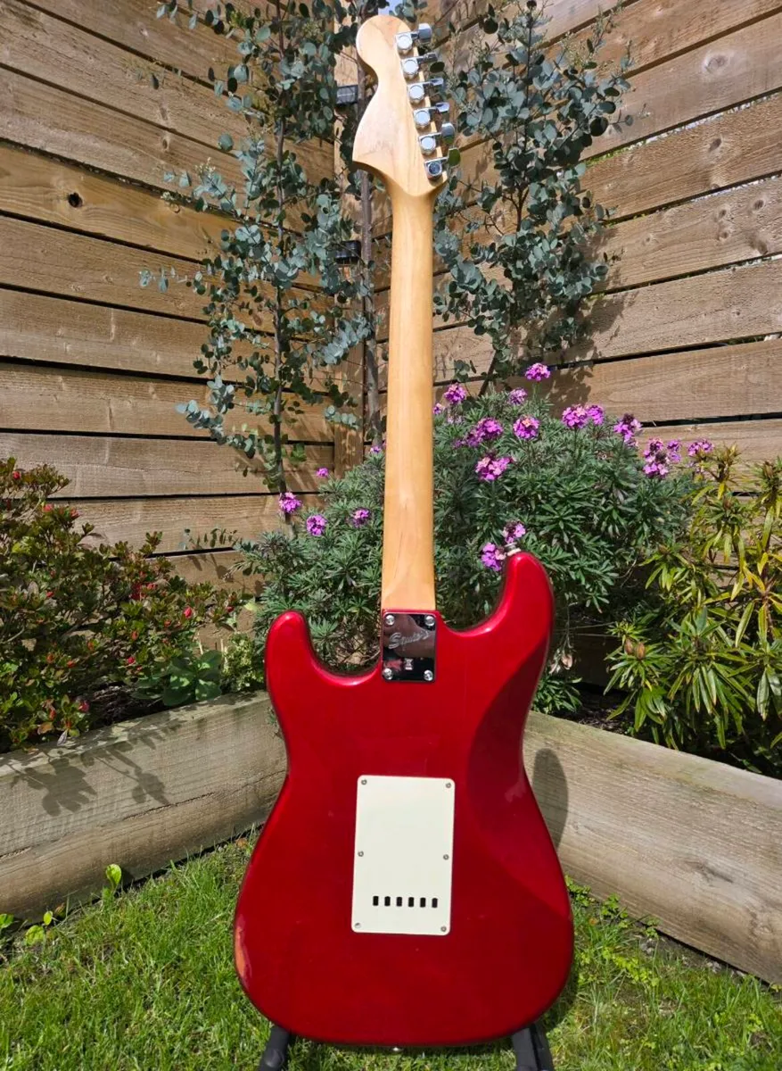 Squier Standard Series Stratocaster - Image 2