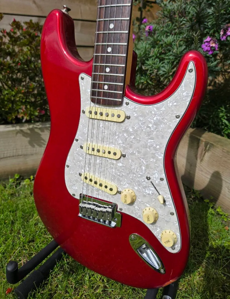 Squier Standard Series Stratocaster - Image 3