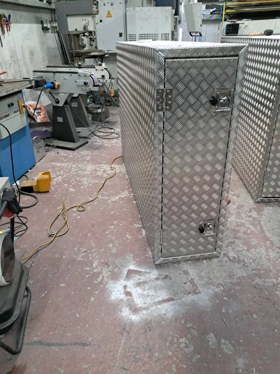 Aluminium box for trucks