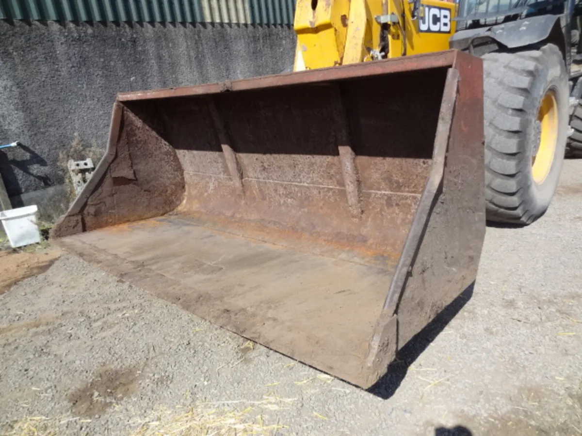 Large Capacity 8FT Loader Bucket - Image 1