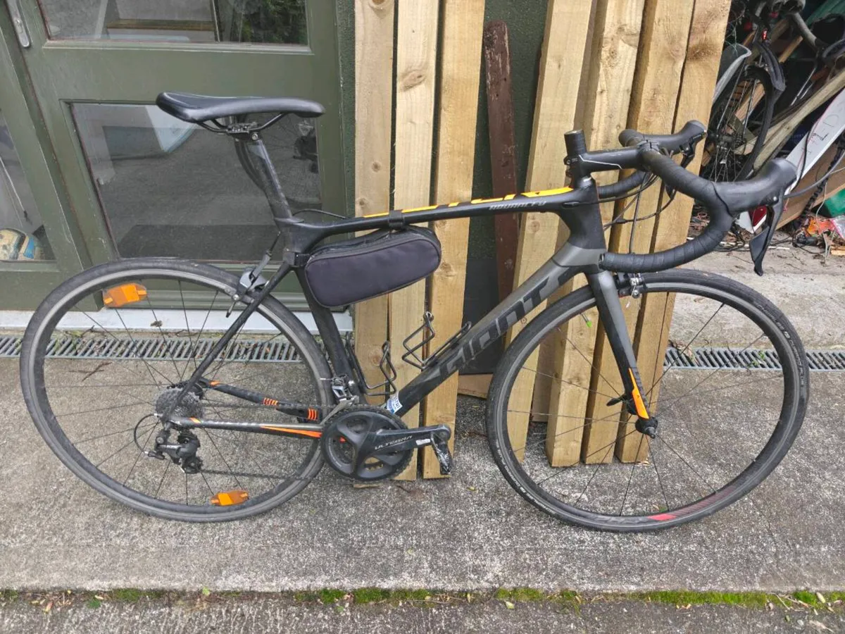 Giant TCR Carbon Road bike - Image 1