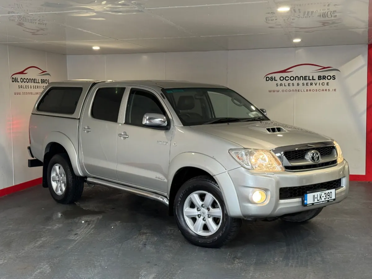 Toyota Hilux 3.0 D-4D D/CAB INVINCIBLE 4DR - Image 1