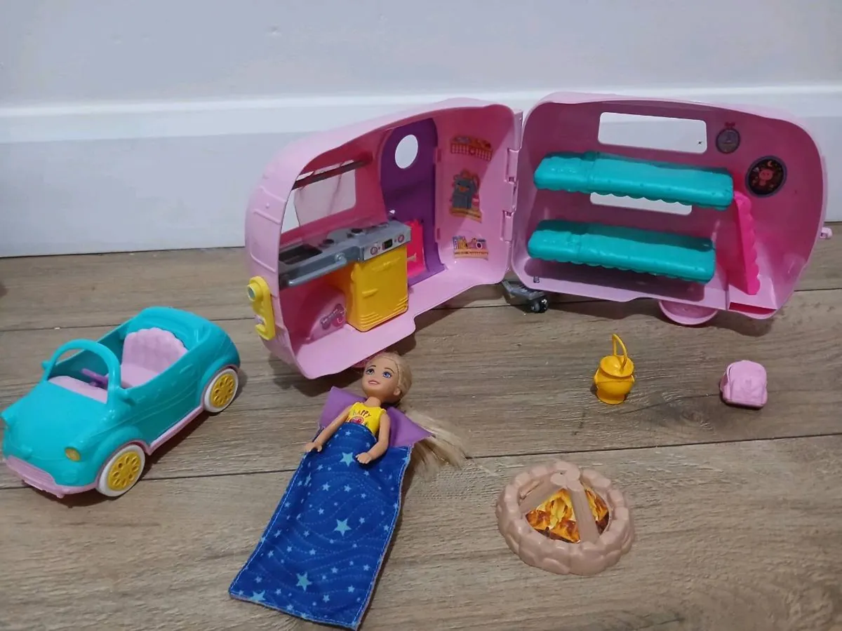 Barbie Chelsea Caravan set - Image 1