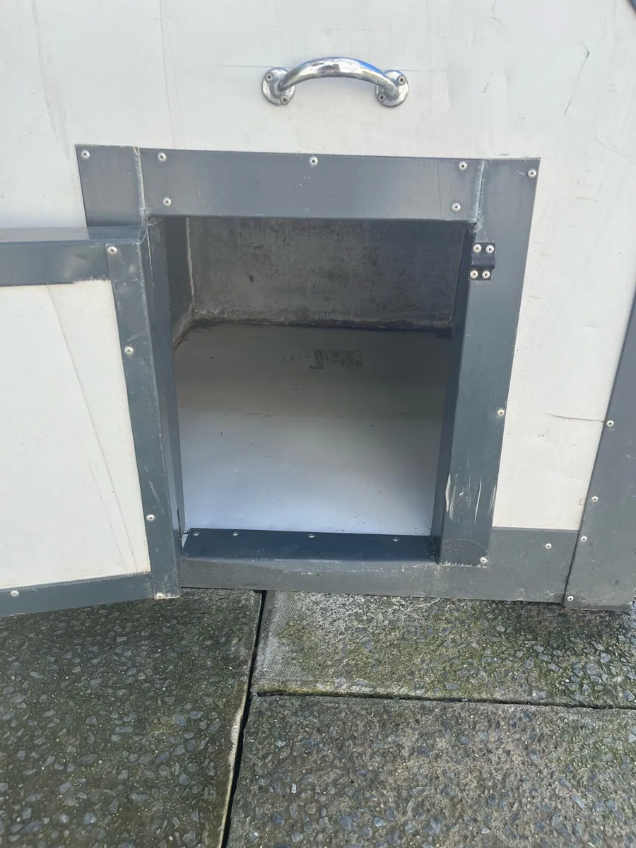 Insulated Dog Kennel - Image 4