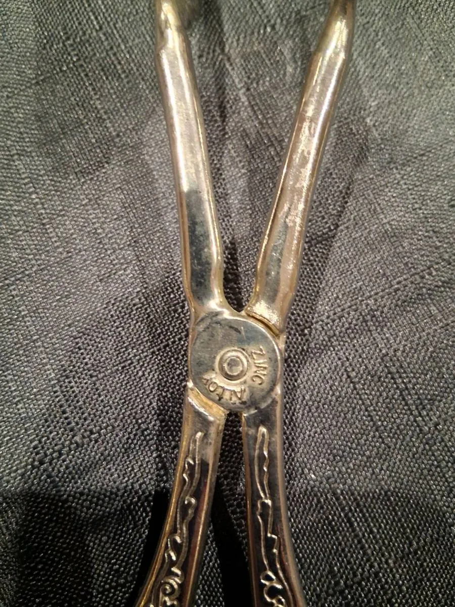 Silver Plated Zinc Alloy Serving Tong's - Image 4