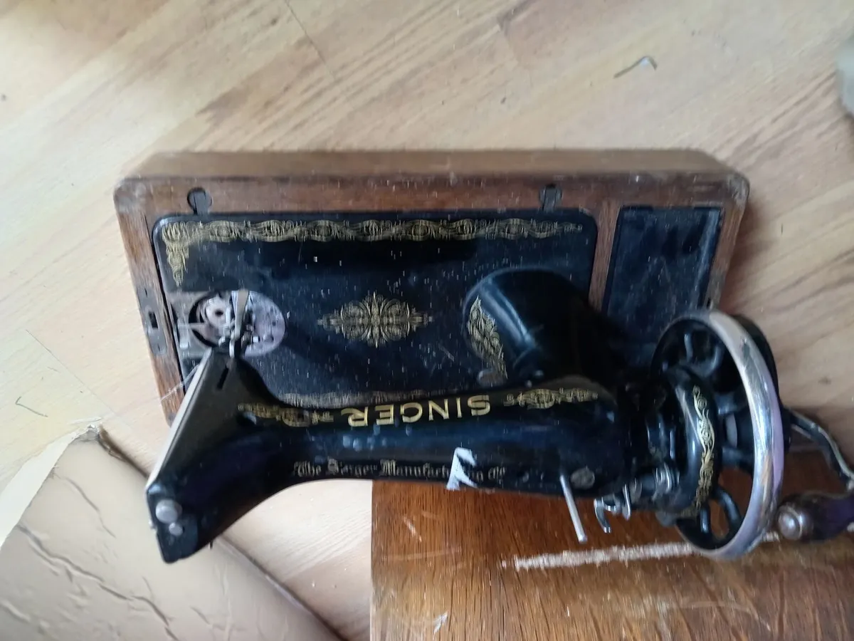 Sewing machine - Image 1