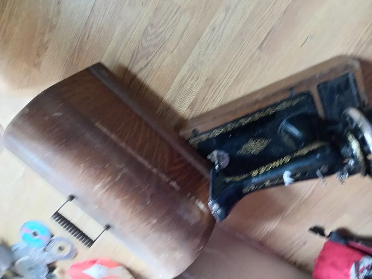 Sewing machine - Image 2