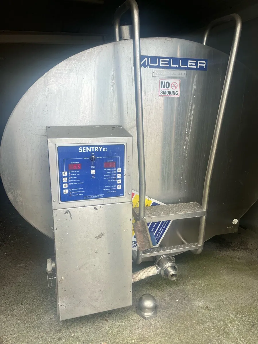 Milking parlour and tank - Image 1