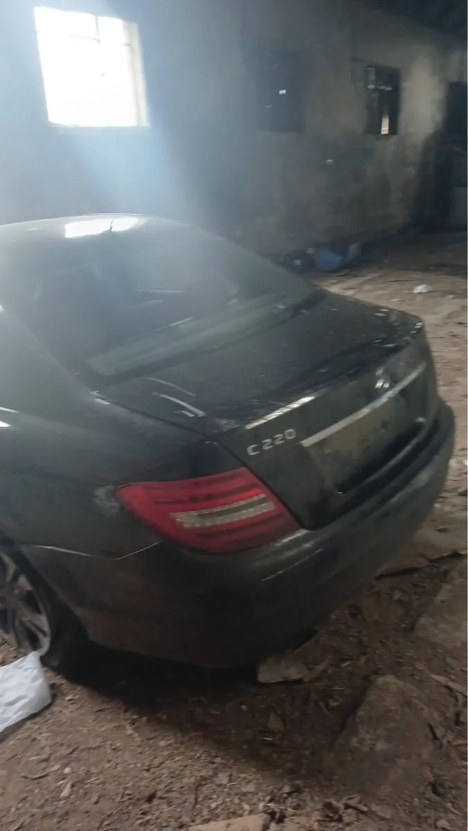 14 c220 merc - Image 2