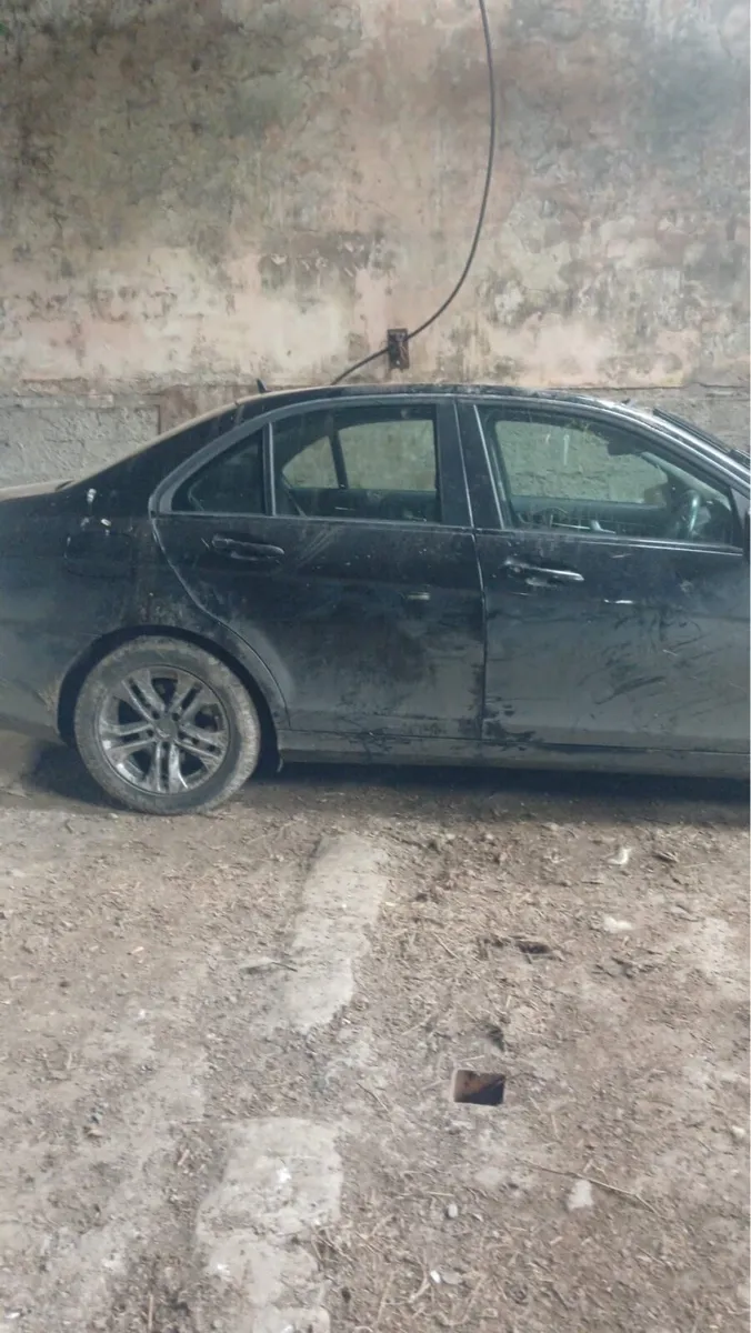 14 c220 merc - Image 3