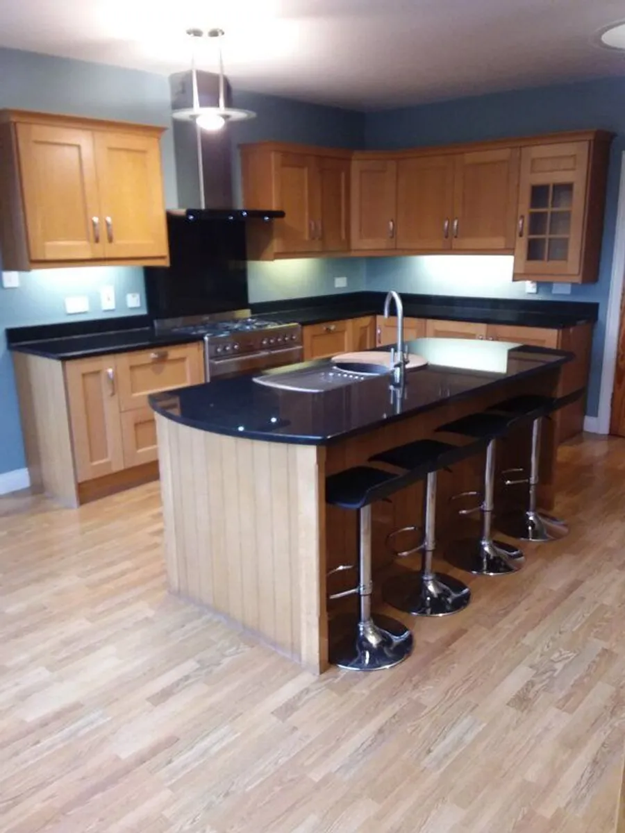 A complete kitchen - Image 2