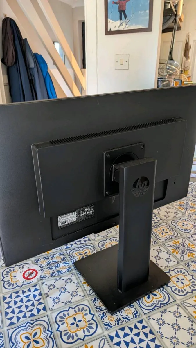 Hp 27xq 144hz quad hd (2560 X 1440) monitor - Image 2