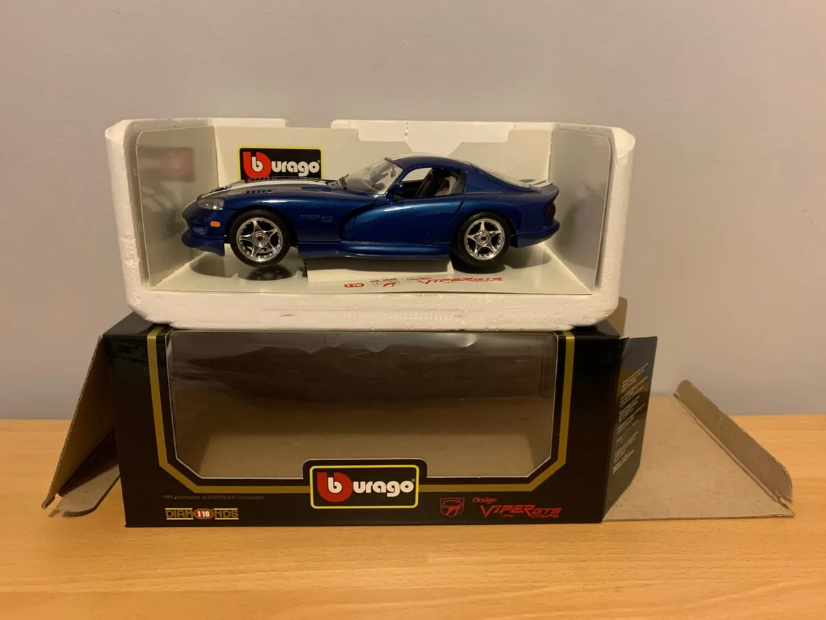 1996 Dodge Viper GTS Coupe 1/18 Burago Model Car - Image 3
