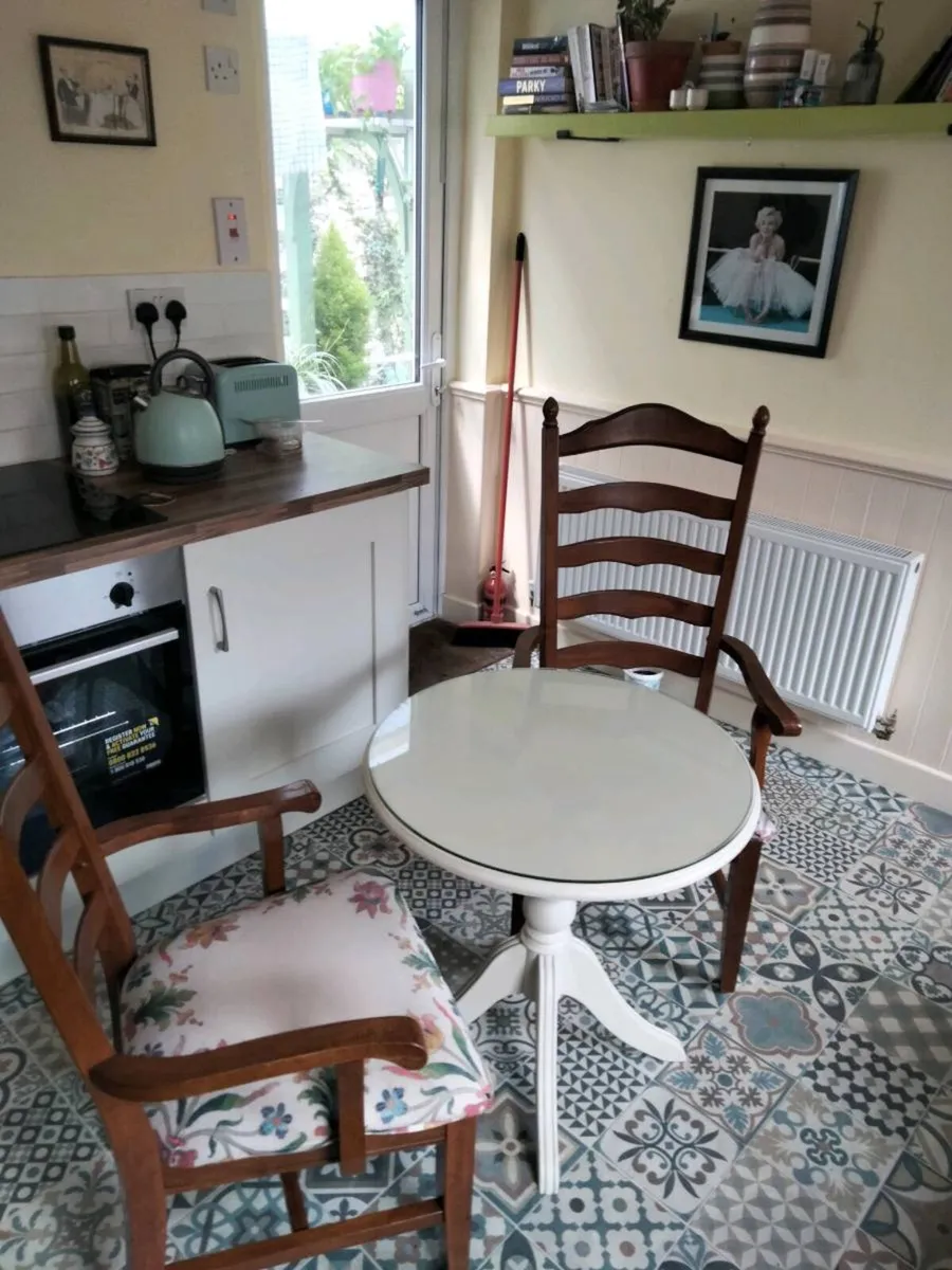 Table and Chairs - Image 1