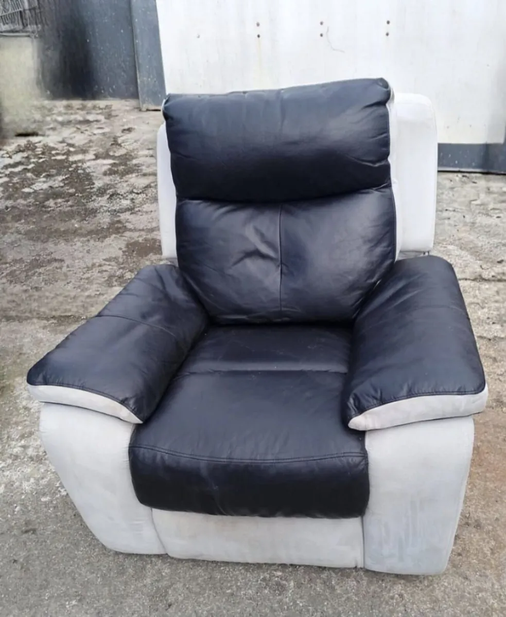 Lambeth electric recliner chair