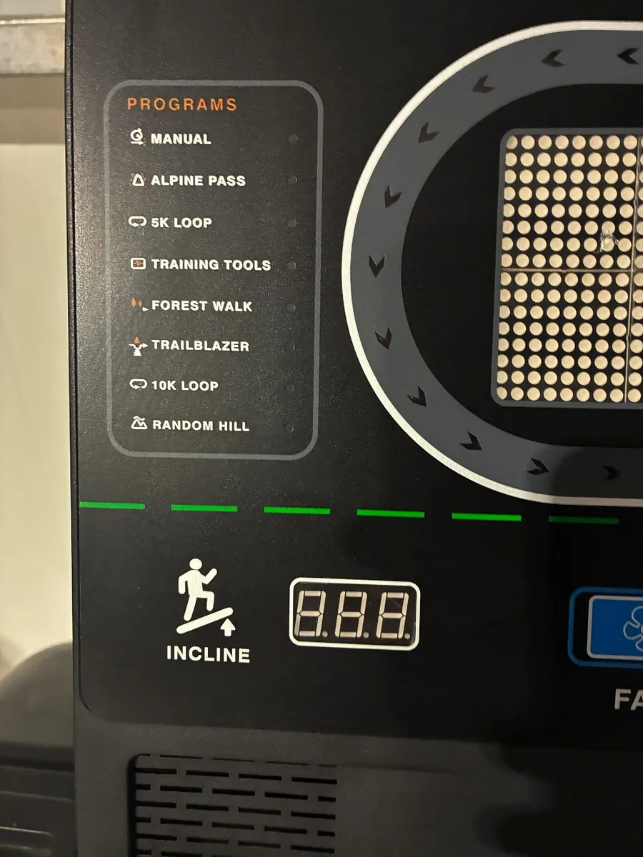 7.0hp Commercial Grade Treadmill - Image 4