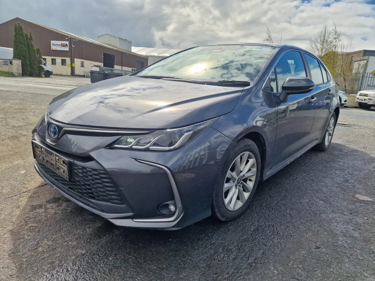 24 TOYOTA COROLLA  1.8 H AUTO FOR BREAKING - Image 1