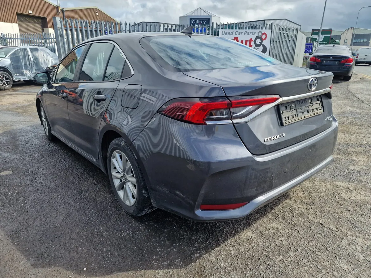 24 TOYOTA COROLLA  1.8 H AUTO FOR BREAKING - Image 4