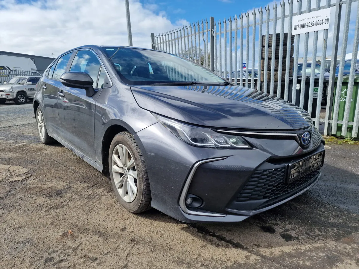24 TOYOTA COROLLA  1.8 H AUTO FOR BREAKING - Image 2