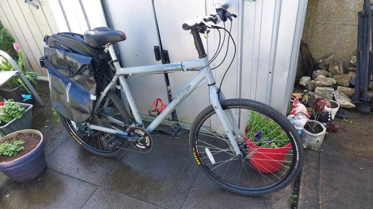 Giant Escape M Touring Bike - Image 1