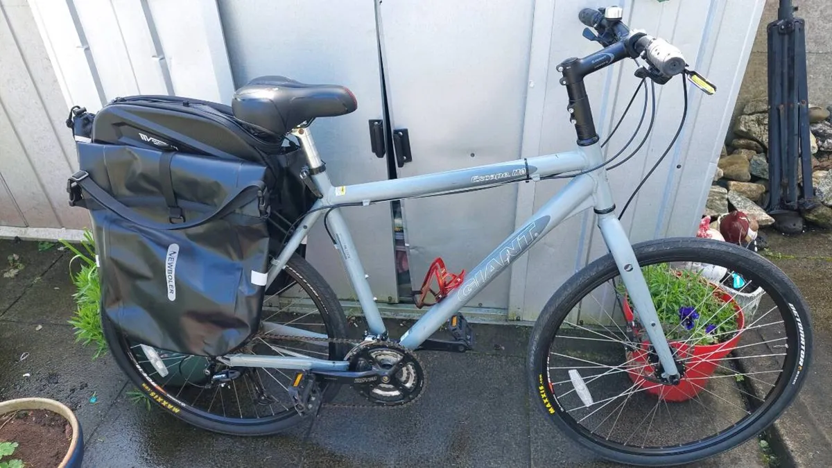 Giant Escape M Touring Bike - Image 4