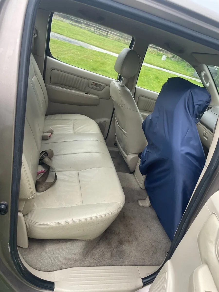 Toyota Hilux crewcab auto - Image 3