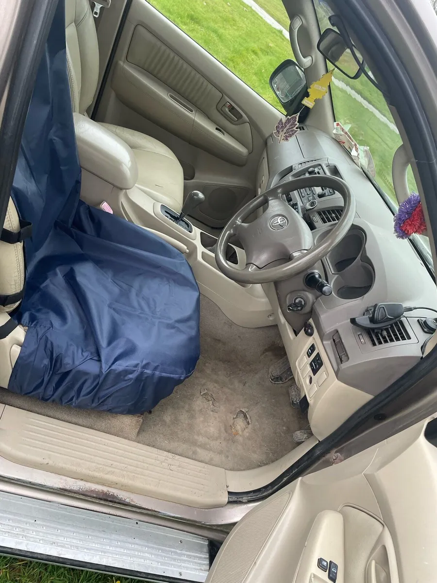 Toyota Hilux crewcab auto - Image 4