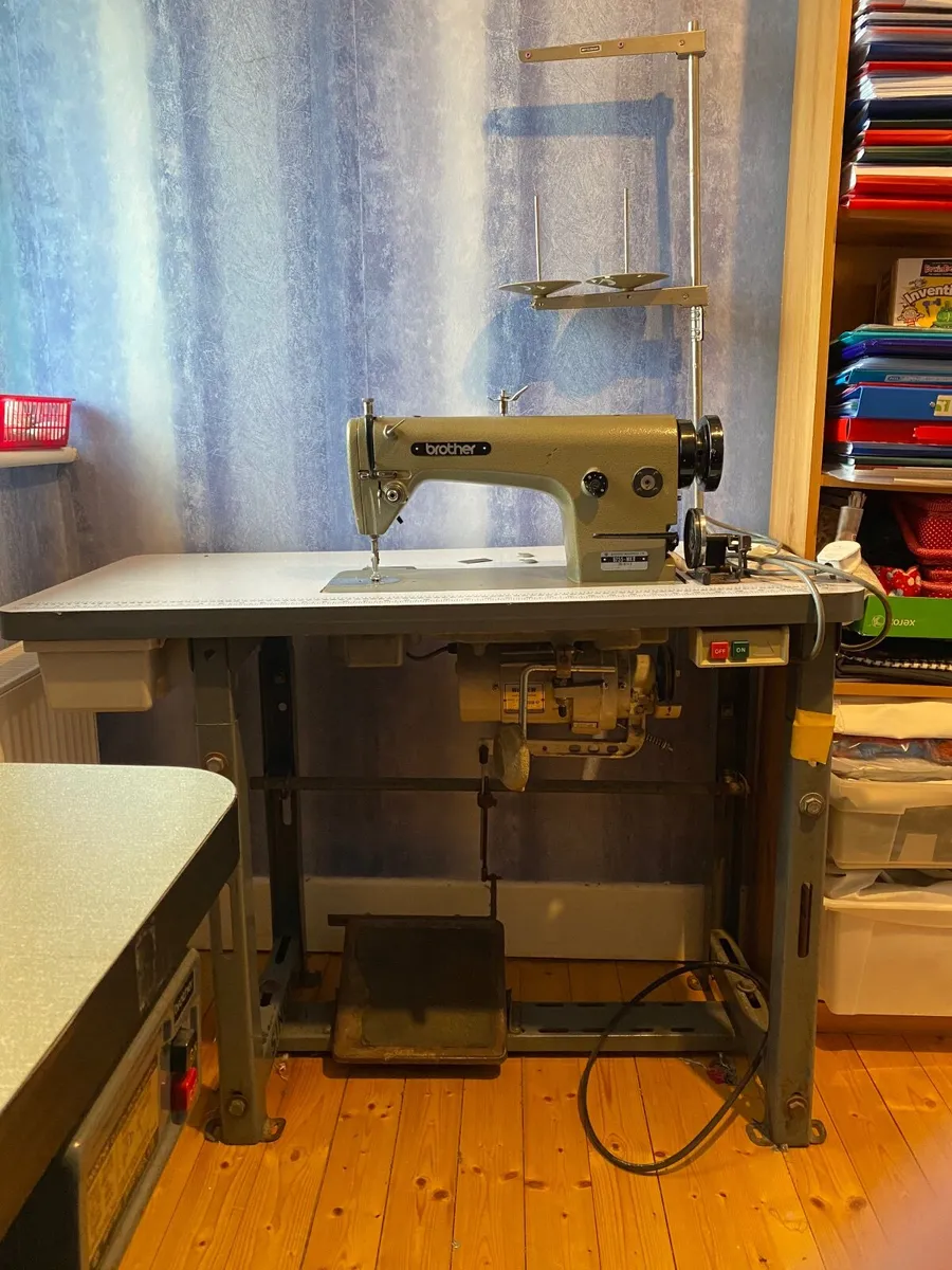 Sewing machine - Image 1
