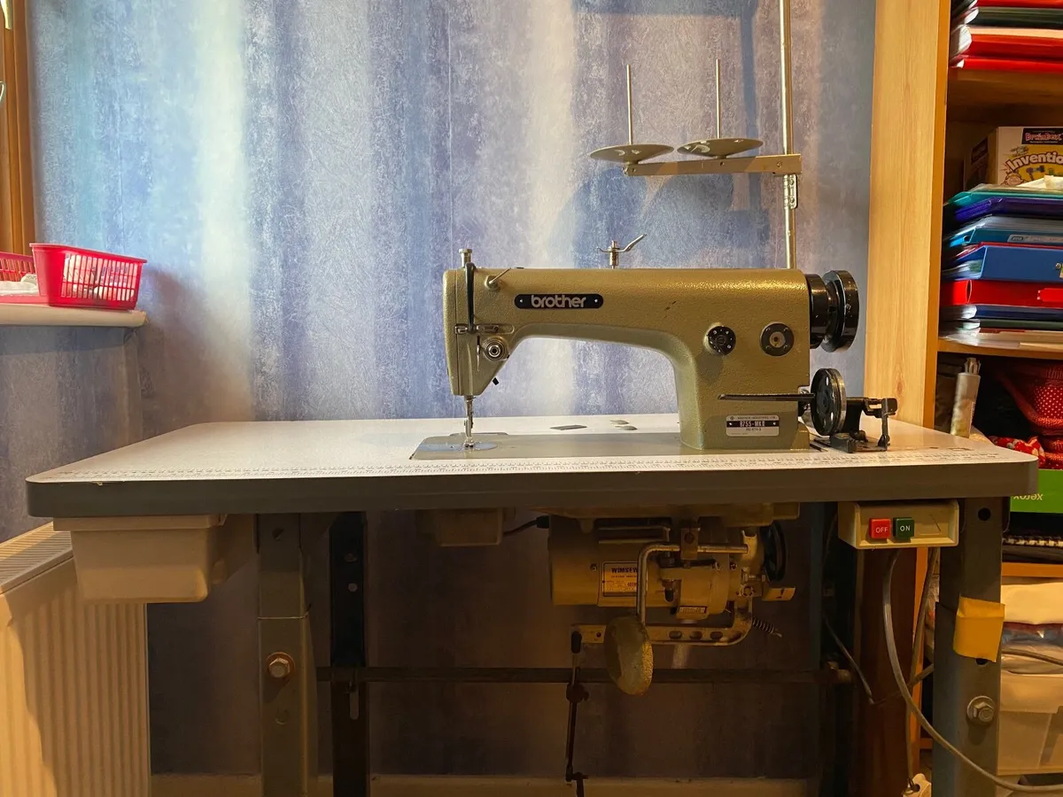 Sewing machine - Image 2