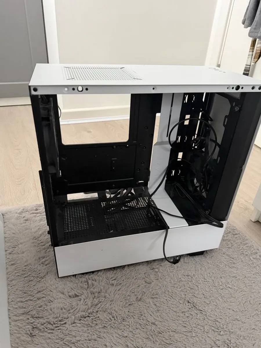 Ddr4 Ram, 5500xt Gpu, B450 Mother Board, White Nzxt Case - Image 1