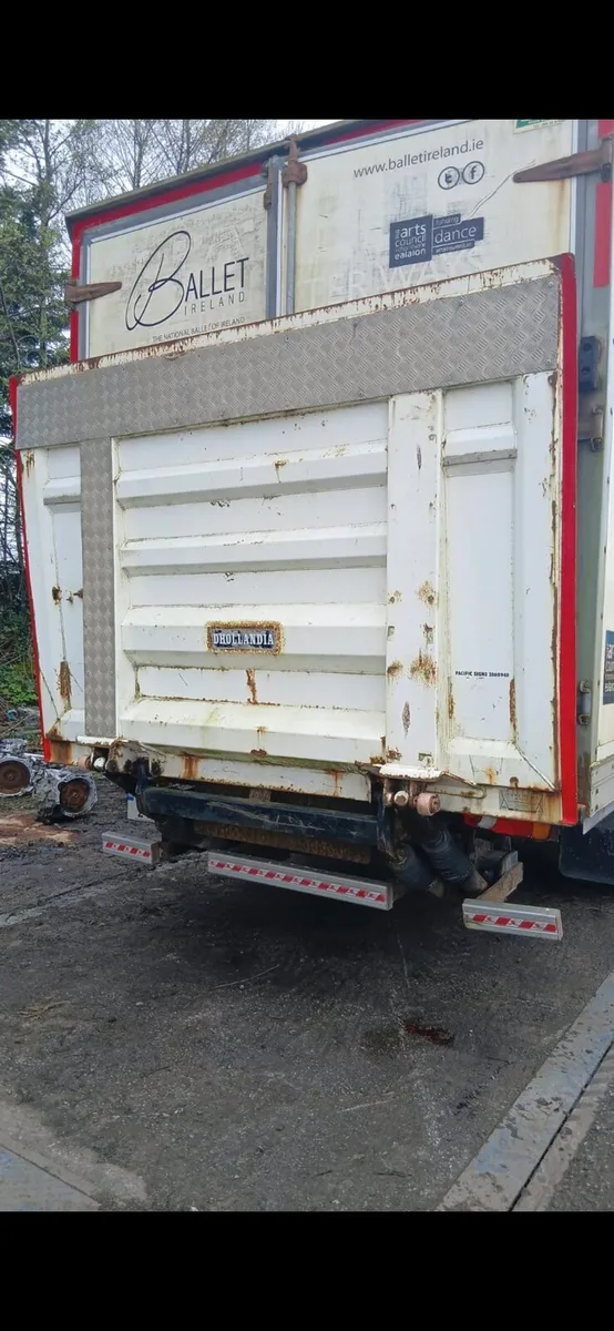 Lorry truck tail lift - Image 1