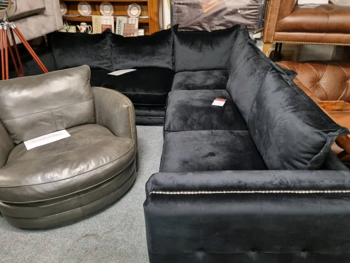 Black fabric corner unit