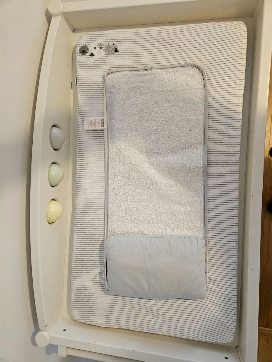 Baby changing table - Image 4