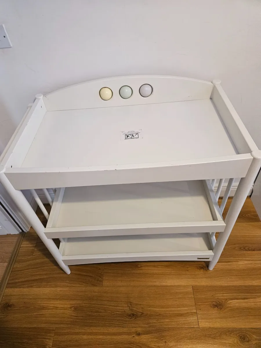 Baby changing table - Image 1