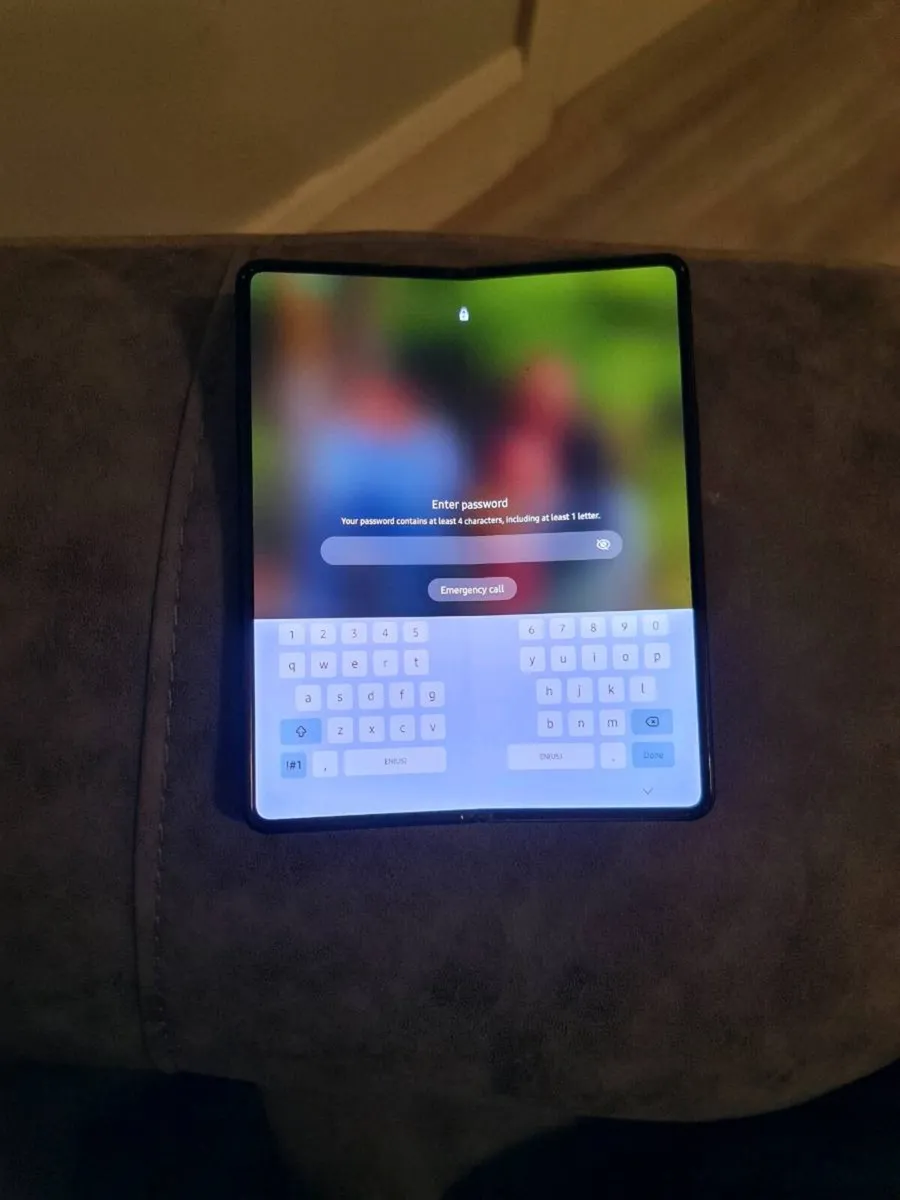 Samsung z fold 3 - Image 2