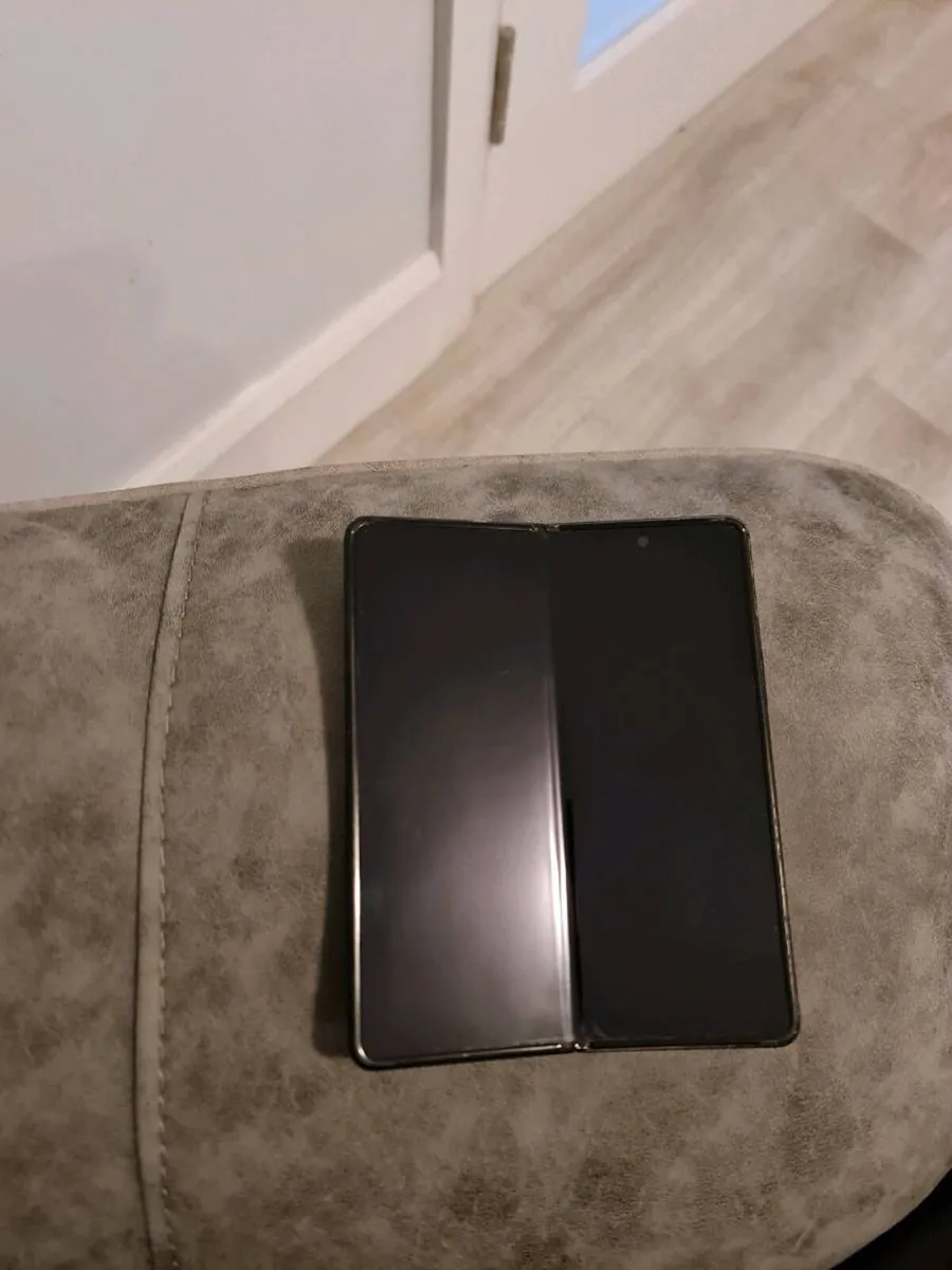 Samsung z fold 3 - Image 4