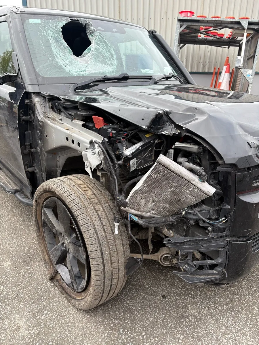 2024 landrover defender lwb hybrid - Image 4