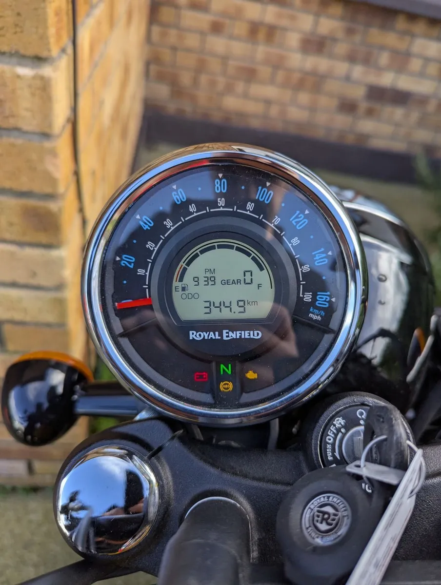 Royal Enfield Meteor 350 2025 – Low KM - Image 2