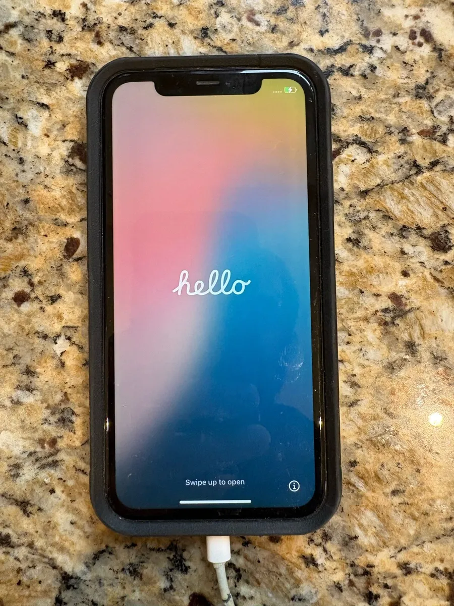iPhone 11 & Otterbox Commuter Case - Image 4